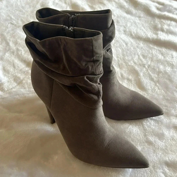 EUC JustFab Alyssa Slouchy Stiletto Bootie - Faux Suede -Dark Grey - Size 7.5 - Picture 7 of 8